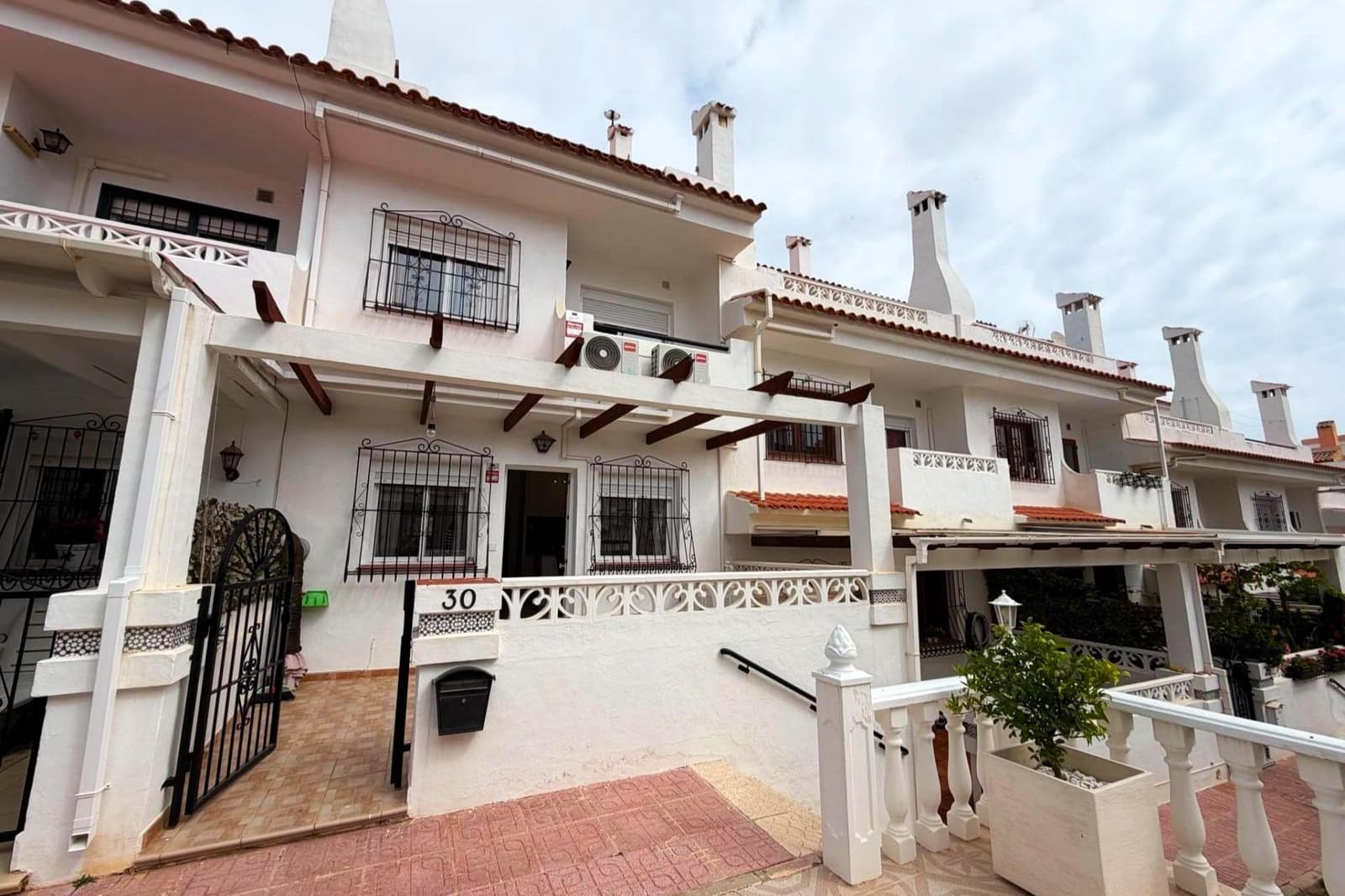Adosado de 3 habitaciones en La Mata en venta con piscina - 269.000 € (Ref: 9901006)
