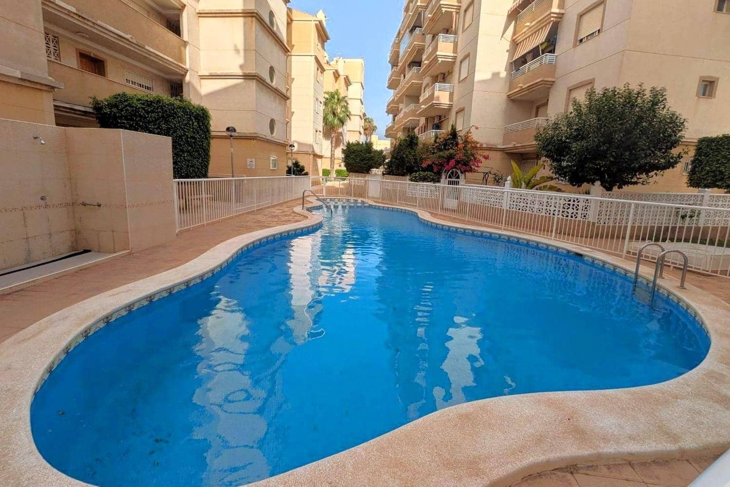 2 slaapkamer Appartement te koop in Torrevieja met zwembad - € 139.900 (Ref: 9924599)