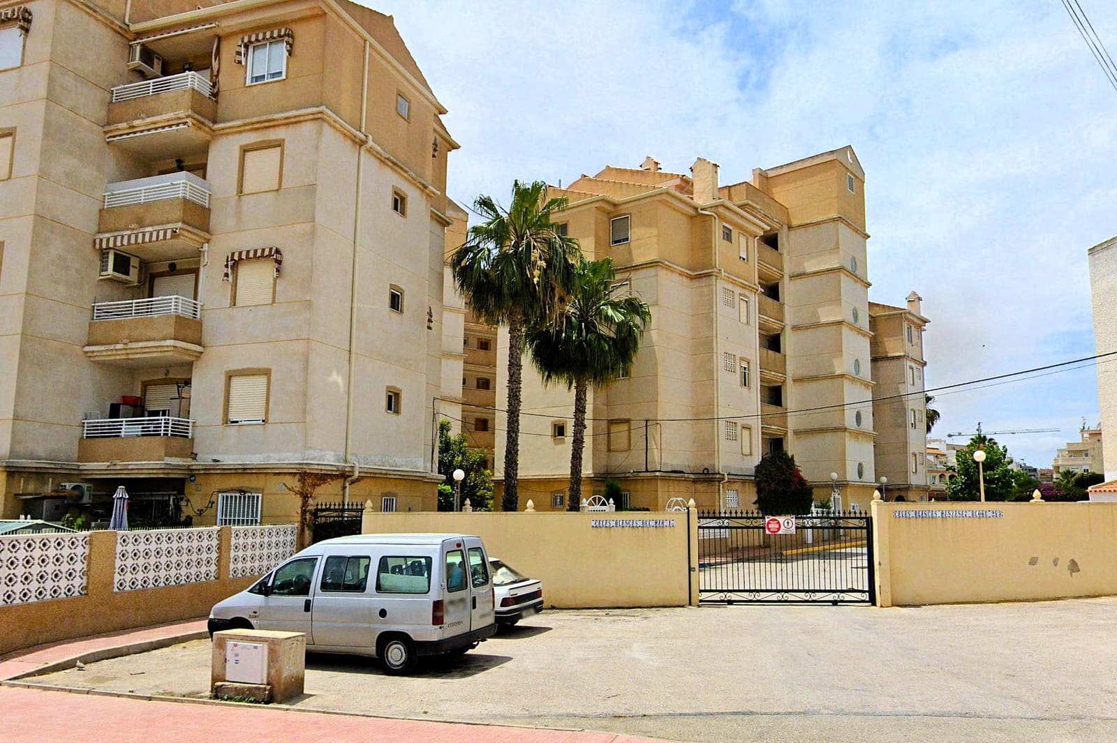 2 slaapkamer Appartement te koop in Torrevieja met zwembad - € 139.900 (Ref: 9924599)