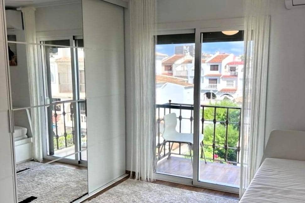 3 soverom Penthouse til salgs i Torrevieja med svømmebasseng - € 210 000 (Ref: 9943648)