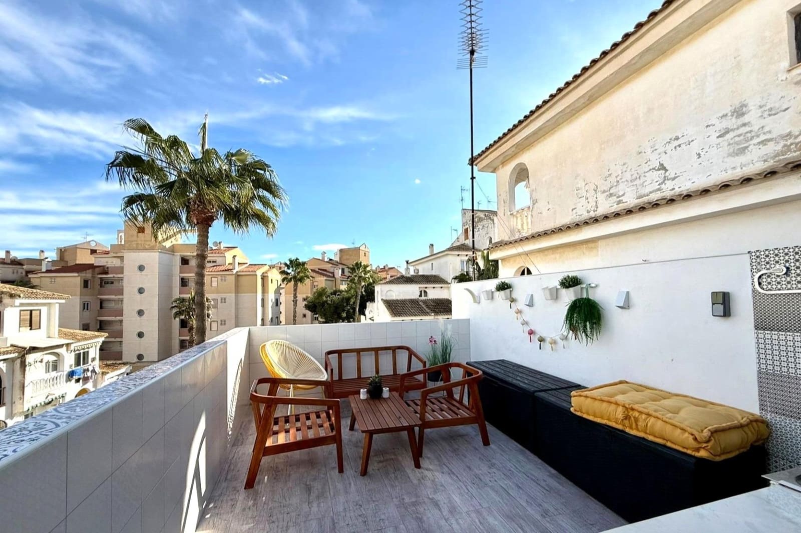 3 soverom Penthouse til salgs i Torrevieja med svømmebasseng - € 210 000 (Ref: 9943648)