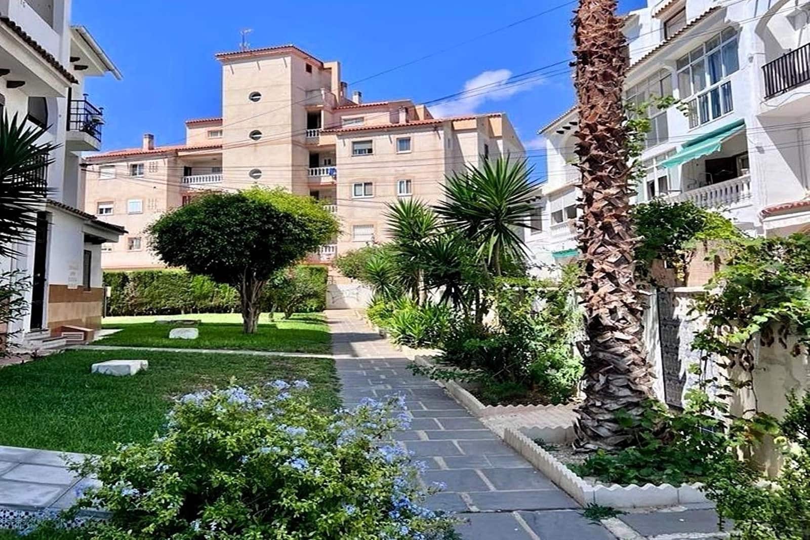 3 soverom Penthouse til salgs i Torrevieja med svømmebasseng - € 210 000 (Ref: 9943648)