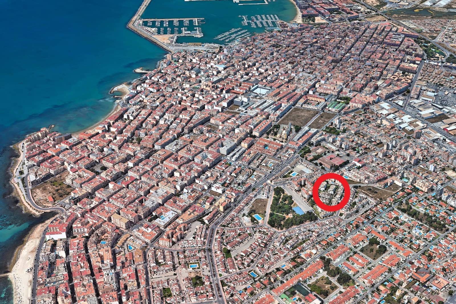 3 soverom Penthouse til salgs i Torrevieja med svømmebasseng - € 210 000 (Ref: 9943648)