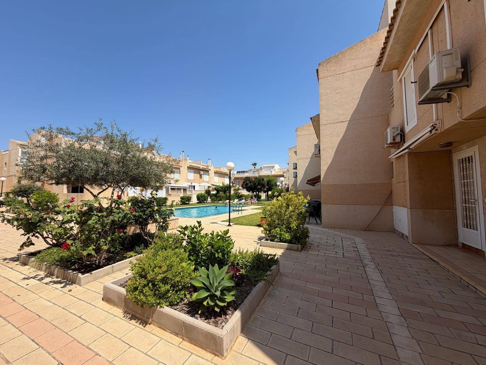 5 quarto Moradia em Banda para venda em Torrevieja com piscina garagem - 319 900 € (Ref: 9944152)