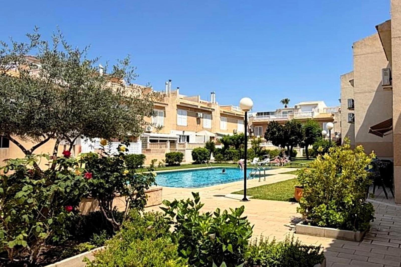 5 quarto Moradia em Banda para venda em Torrevieja com piscina garagem - 319 900 € (Ref: 9944152)