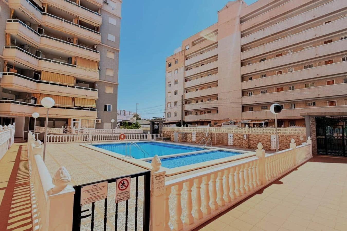2 sypialnia Apartament na sprzedaż w Torrevieja z basenem - 127 900 € (Ref: 9952606)