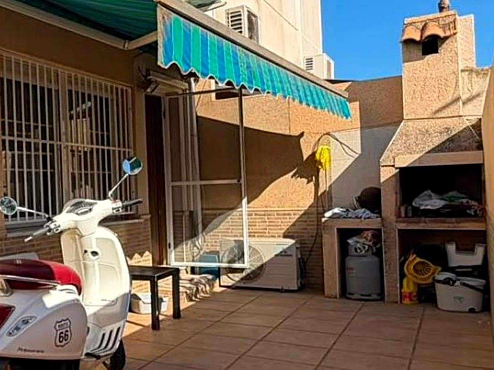 3 soverom Rekkehus til salgs i Torrevieja med svømmebasseng - € 260 000 (Ref: 9962681)