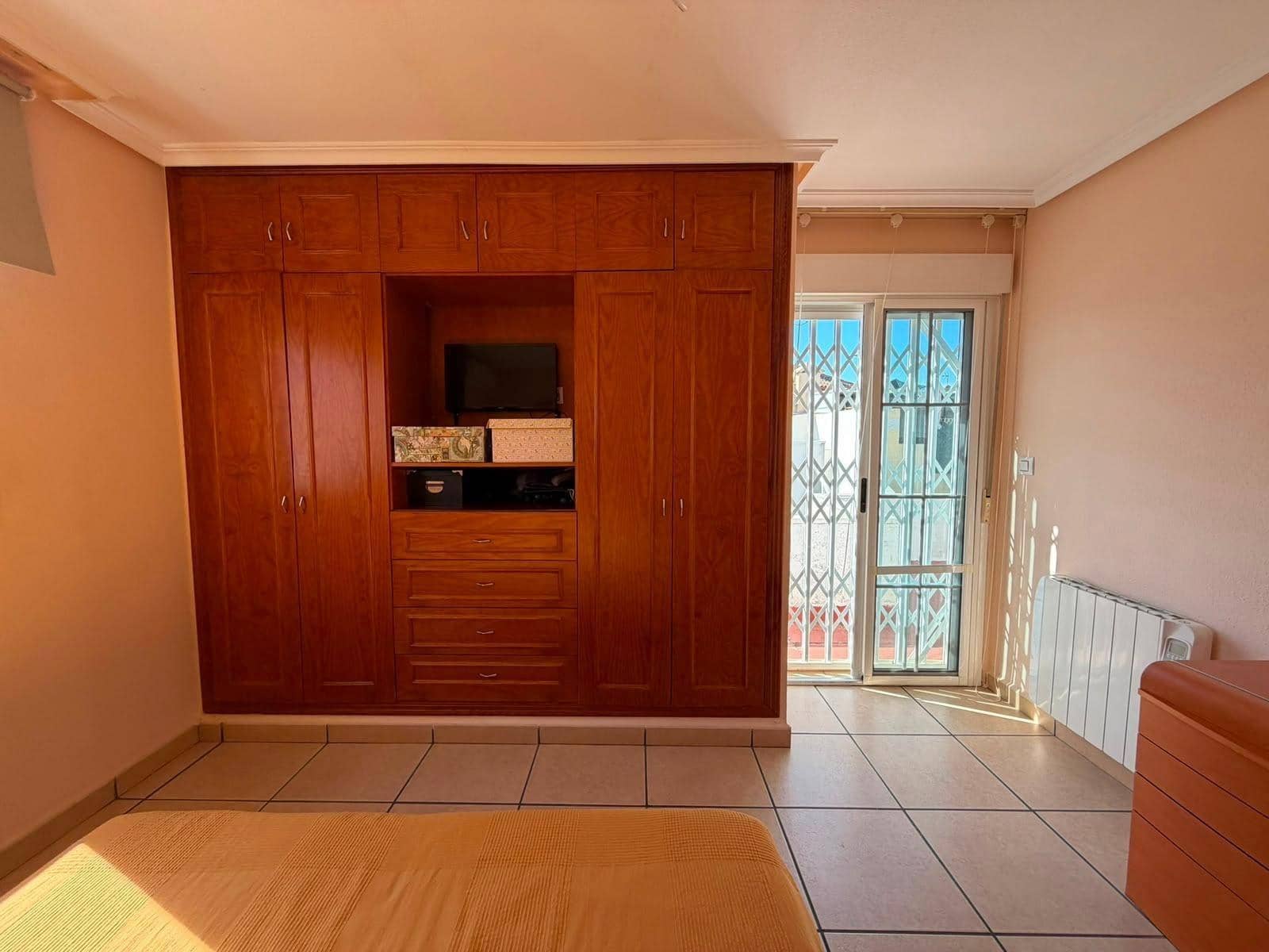 3 soverom Rekkehus til salgs i Torrevieja med svømmebasseng - € 260 000 (Ref: 9962681)