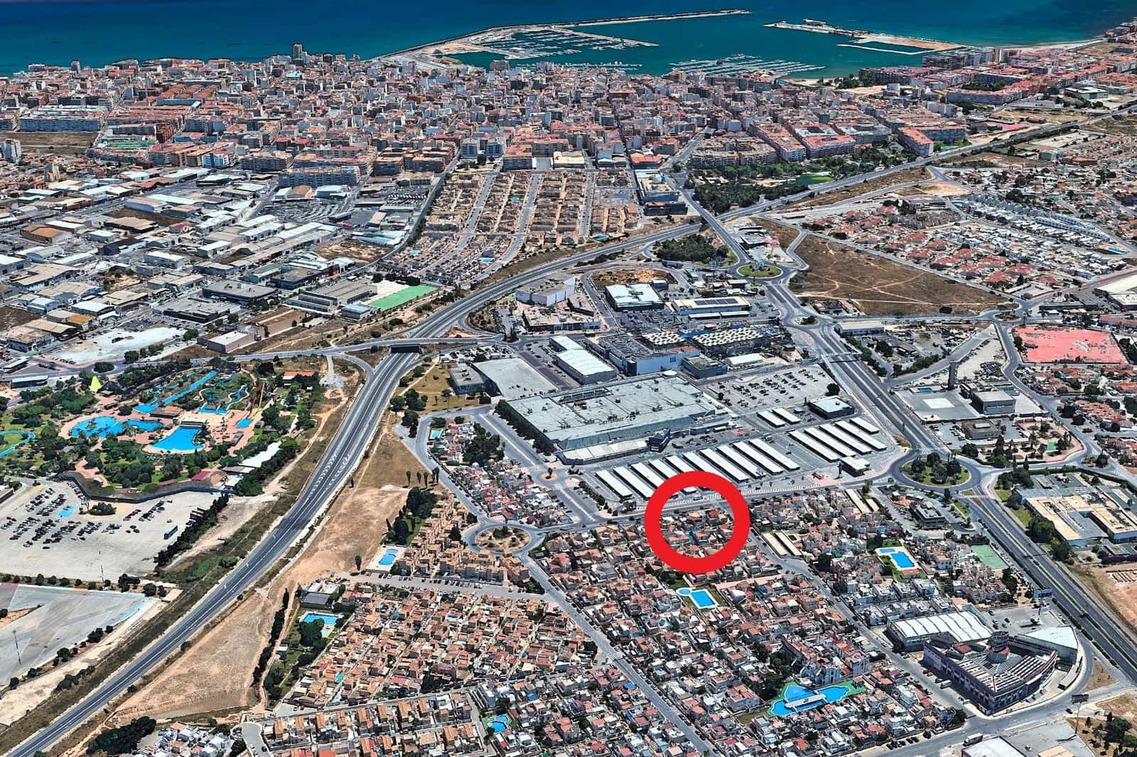 3 soverom Rekkehus til salgs i Torrevieja med svømmebasseng - € 260 000 (Ref: 9962681)