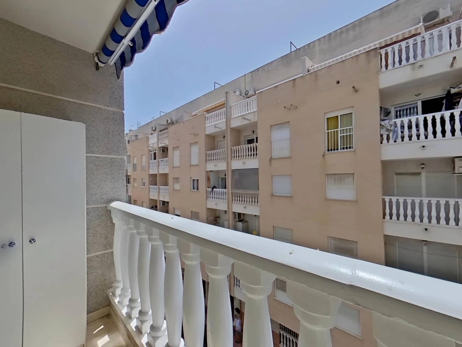 2 slaapkamer Appartement te koop in Torrevieja met zwembad garage - € 139.900 (Ref: 9967794)