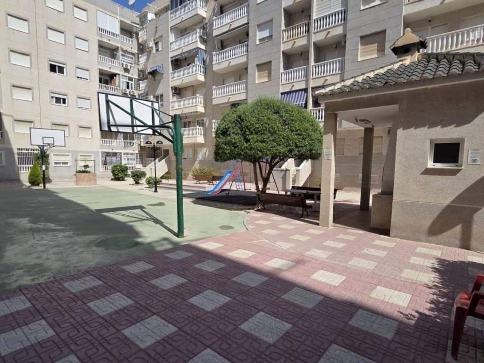 2 slaapkamer Appartement te koop in Torrevieja met zwembad garage - € 139.900 (Ref: 9967794)