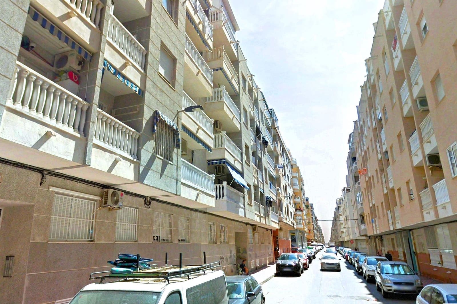 2 slaapkamer Appartement te koop in Torrevieja met zwembad garage - € 139.900 (Ref: 9967794)