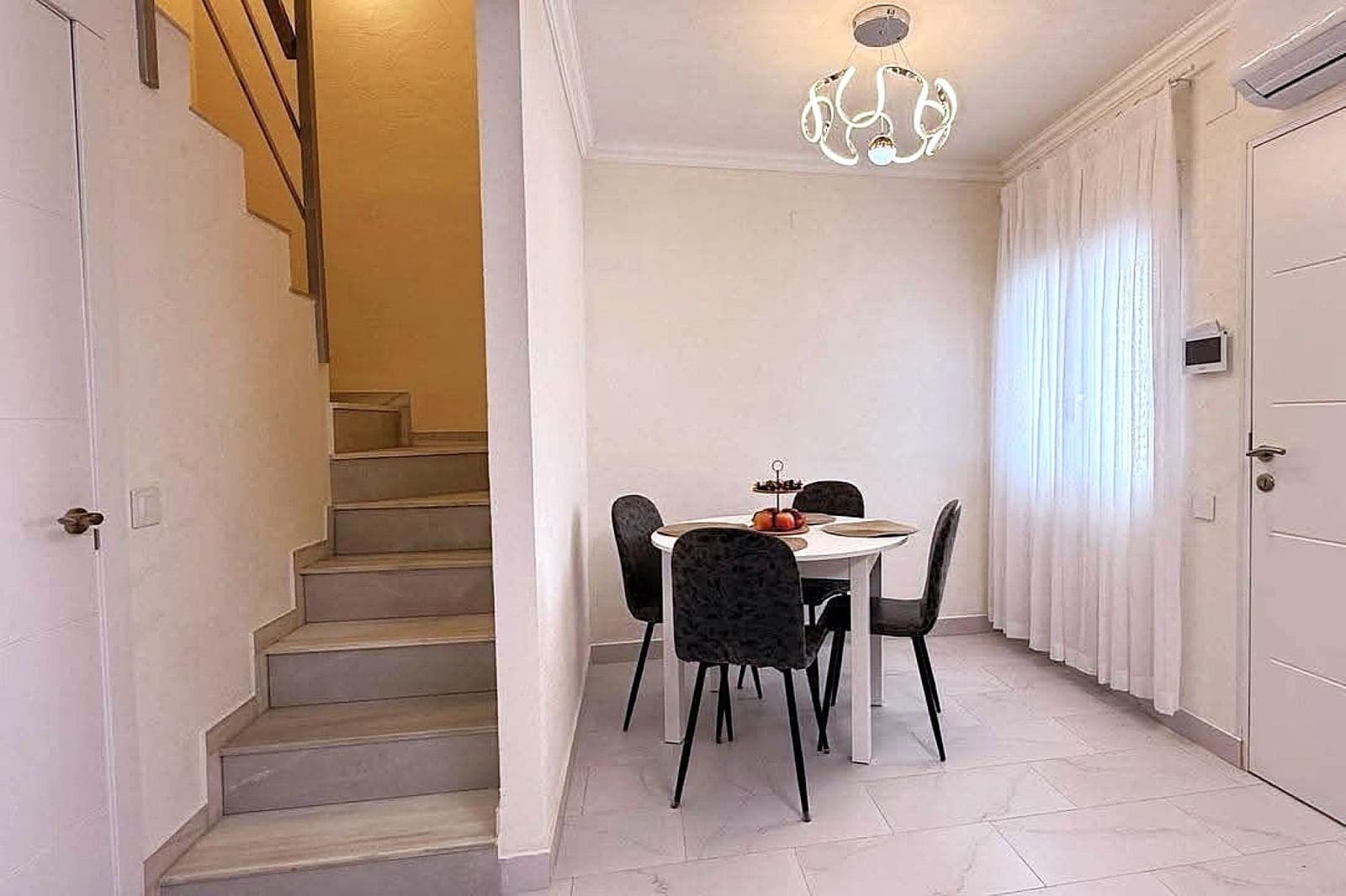 3 quarto Moradia em Banda para venda em Torrevieja com piscina - 259 900 € (Ref: 9968339)