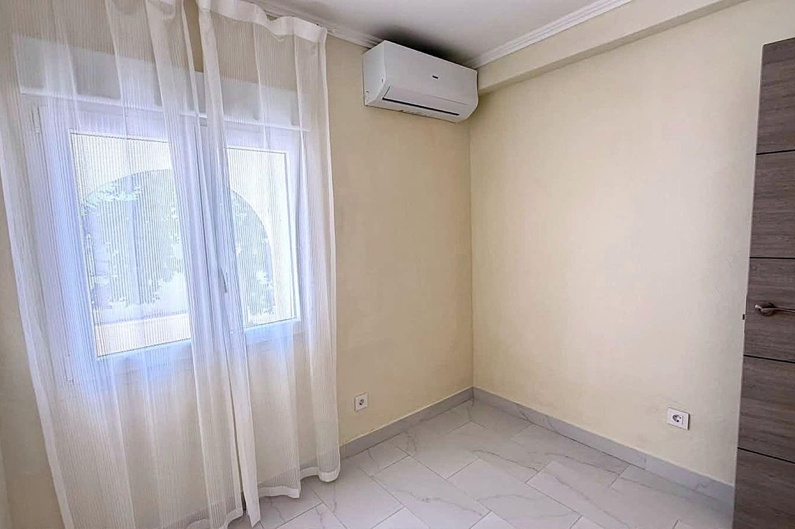 3 quarto Moradia em Banda para venda em Torrevieja com piscina - 259 900 € (Ref: 9968339)