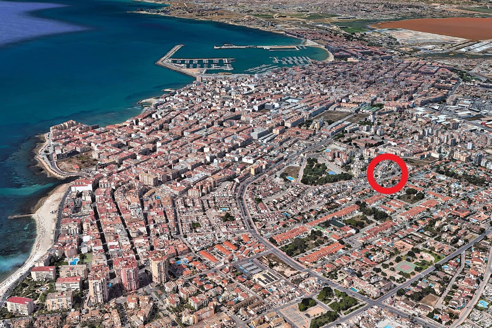 3 quarto Moradia em Banda para venda em Torrevieja com piscina - 259 900 € (Ref: 9968339)