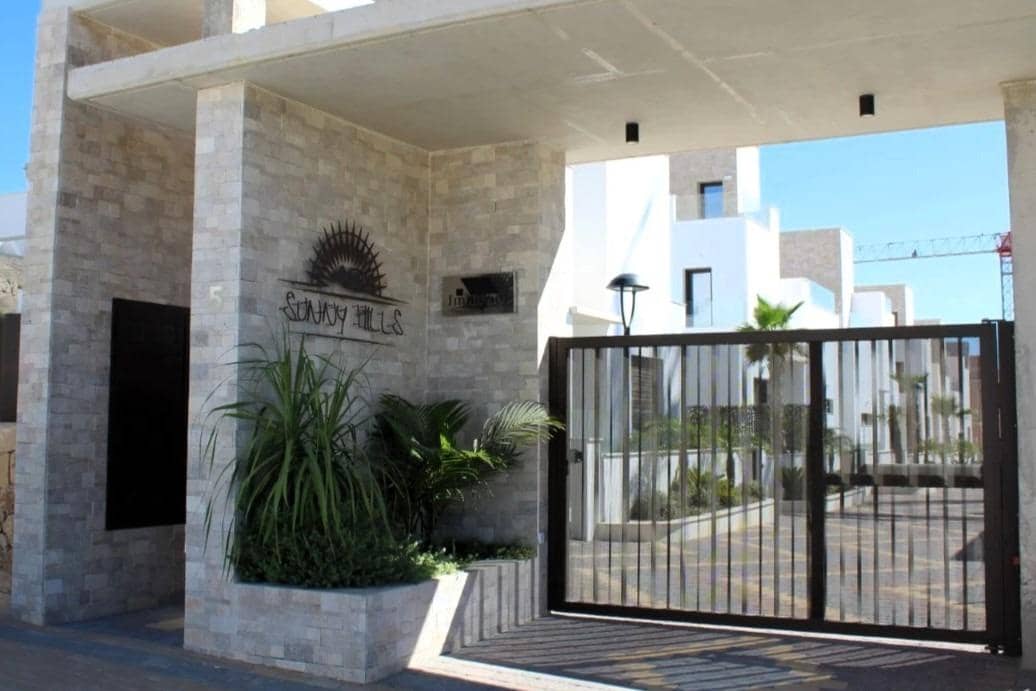 5 bedroom Villa for sale in Finestrat with pool - € 799,000 (Ref: 9968340)