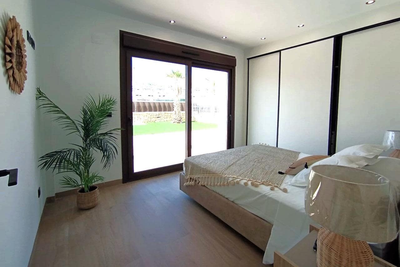 5 bedroom Villa for sale in Finestrat with pool - € 799,000 (Ref: 9968340)