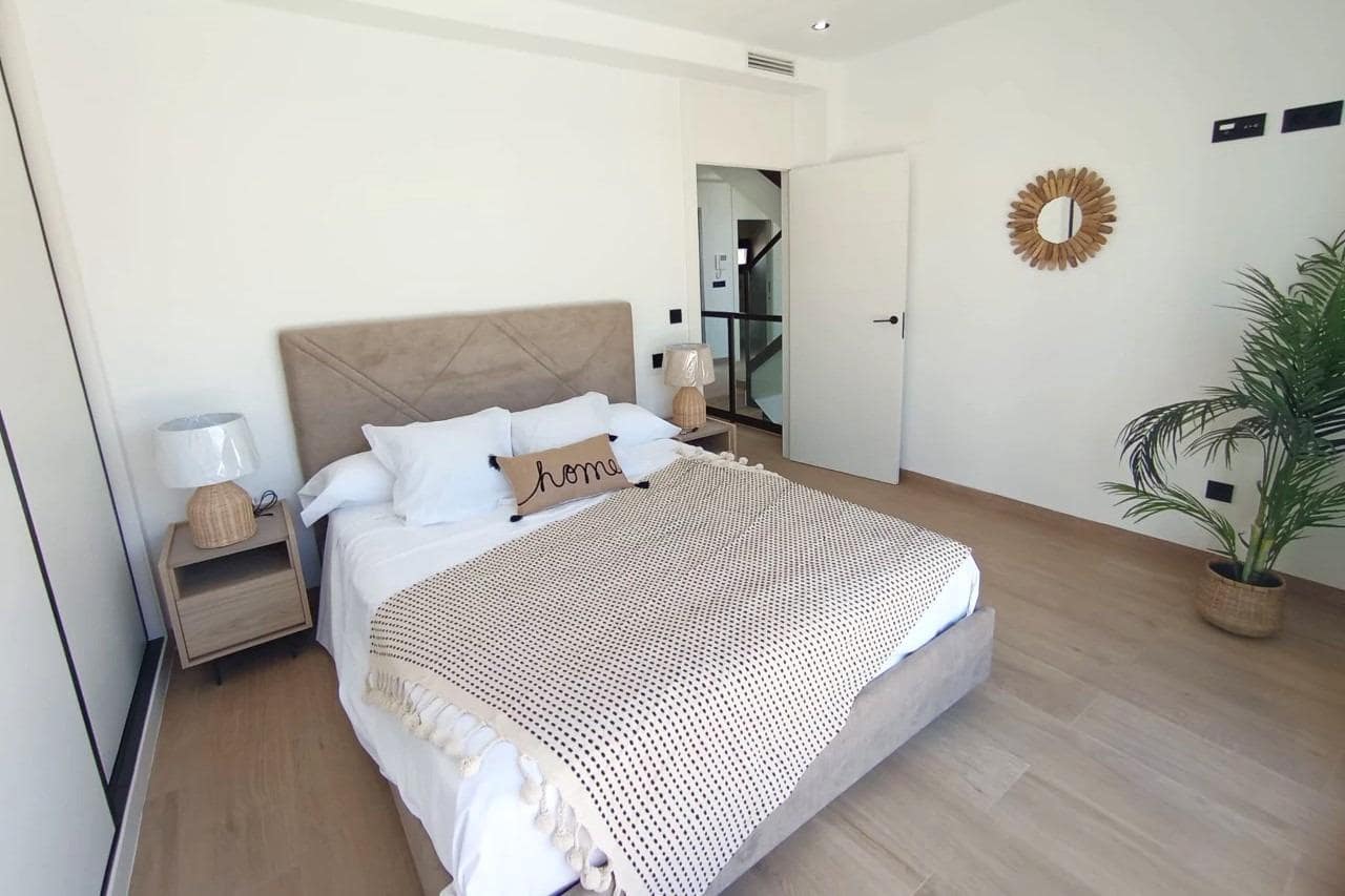 5 bedroom Villa for sale in Finestrat with pool - € 799,000 (Ref: 9968340)