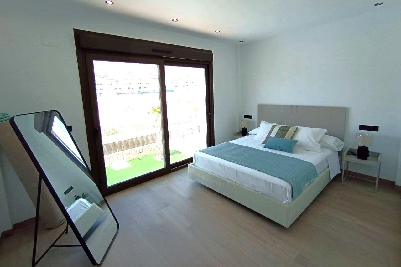 5 bedroom Villa for sale in Finestrat with pool - € 799,000 (Ref: 9968340)