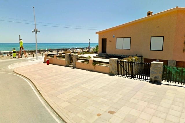 3 soveværelse Villa til salg i Los Europeos, Torrevieja med garage - € 990.000 (Ref: 9968341)