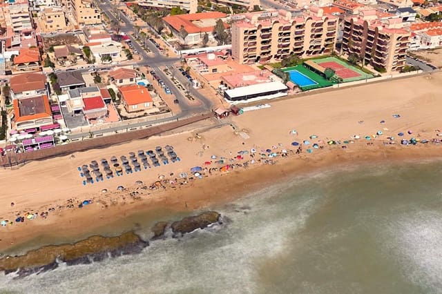3 soveværelse Villa til salg i Los Europeos, Torrevieja med garage - € 990.000 (Ref: 9968341)