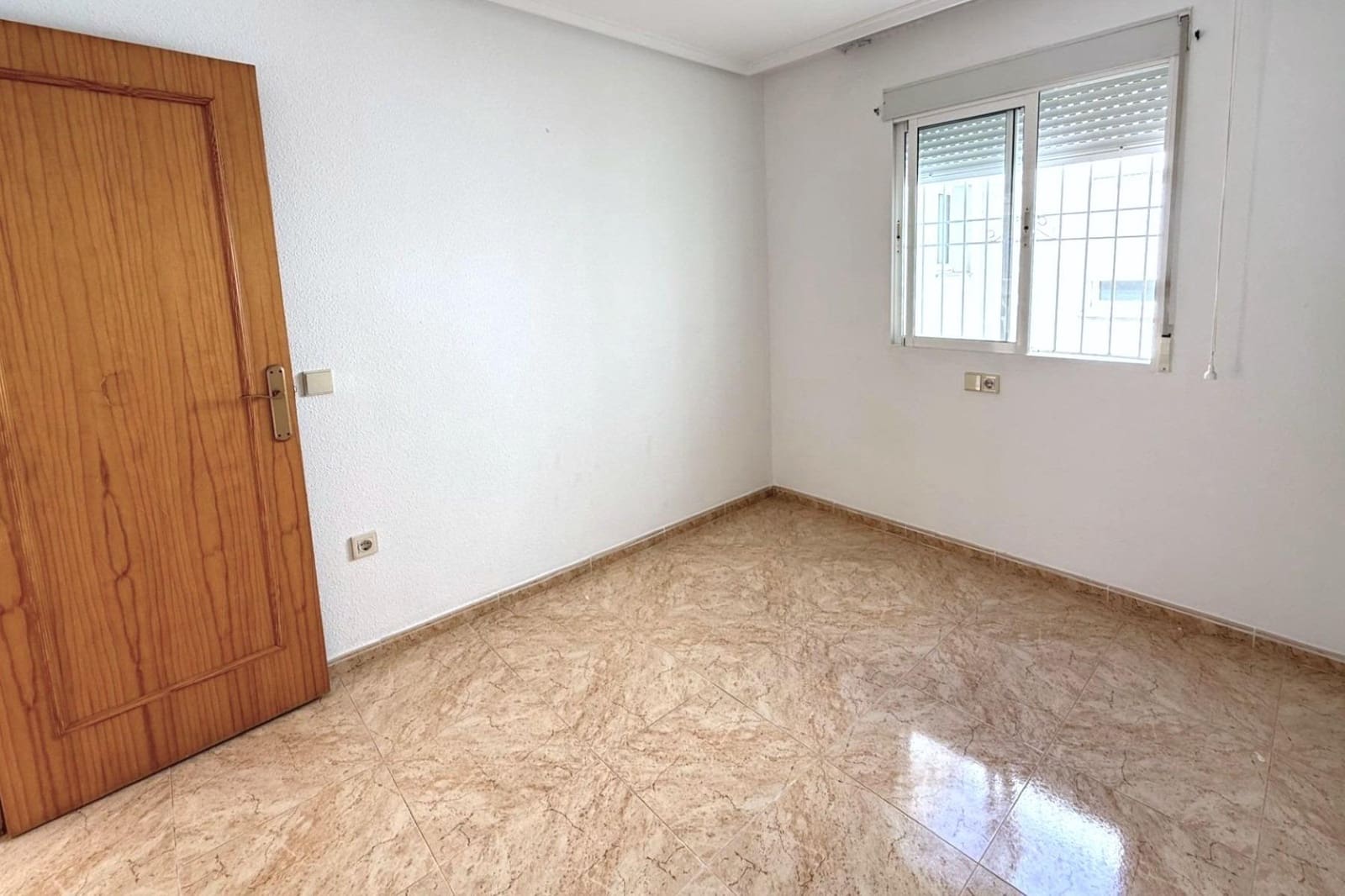 2 sovrum Takvåning till salu i Torrevieja med pool - 136 500 € (Ref: 9977307)