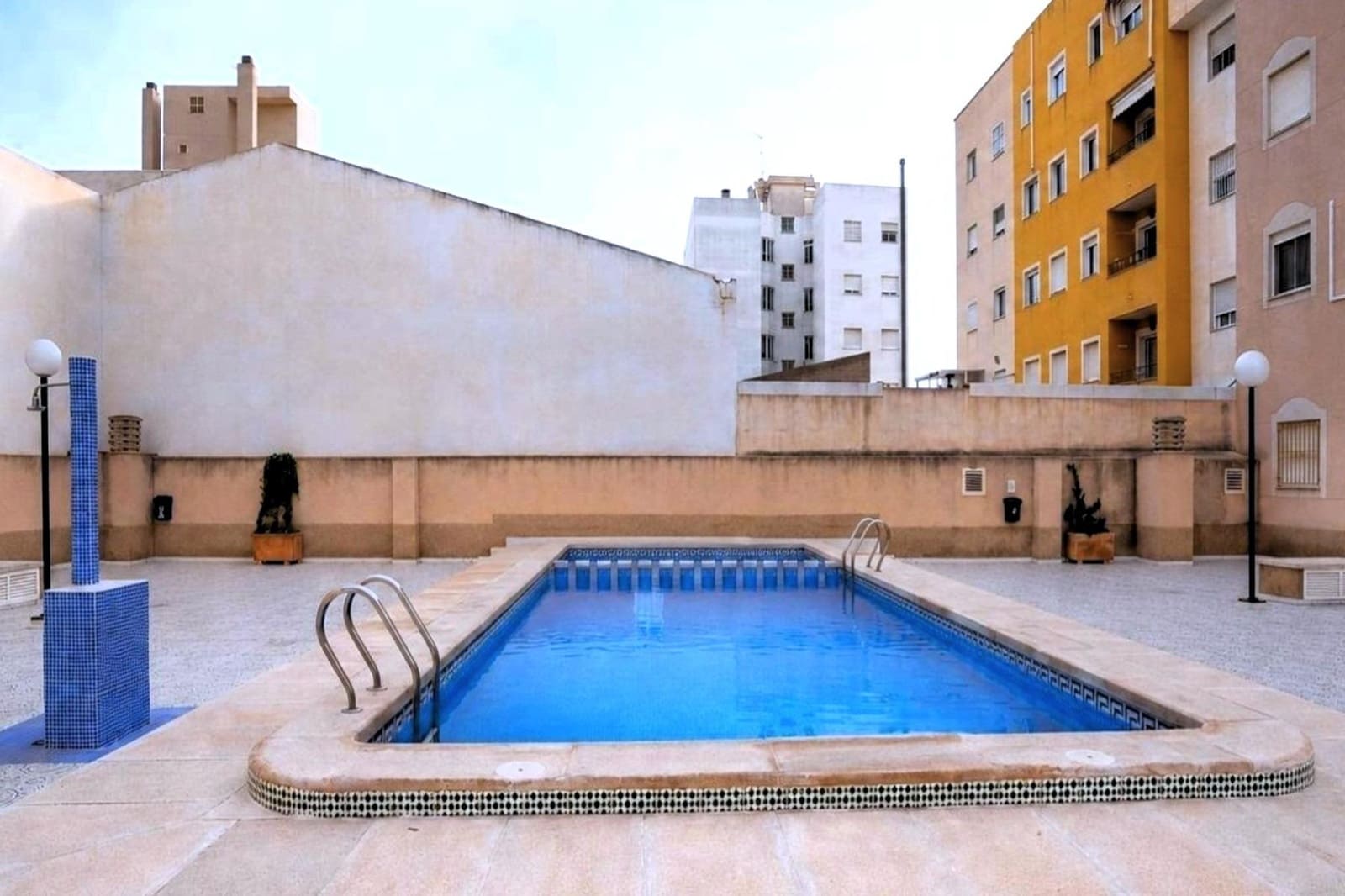 2 sovrum Takvåning till salu i Torrevieja med pool - 136 500 € (Ref: 9977307)