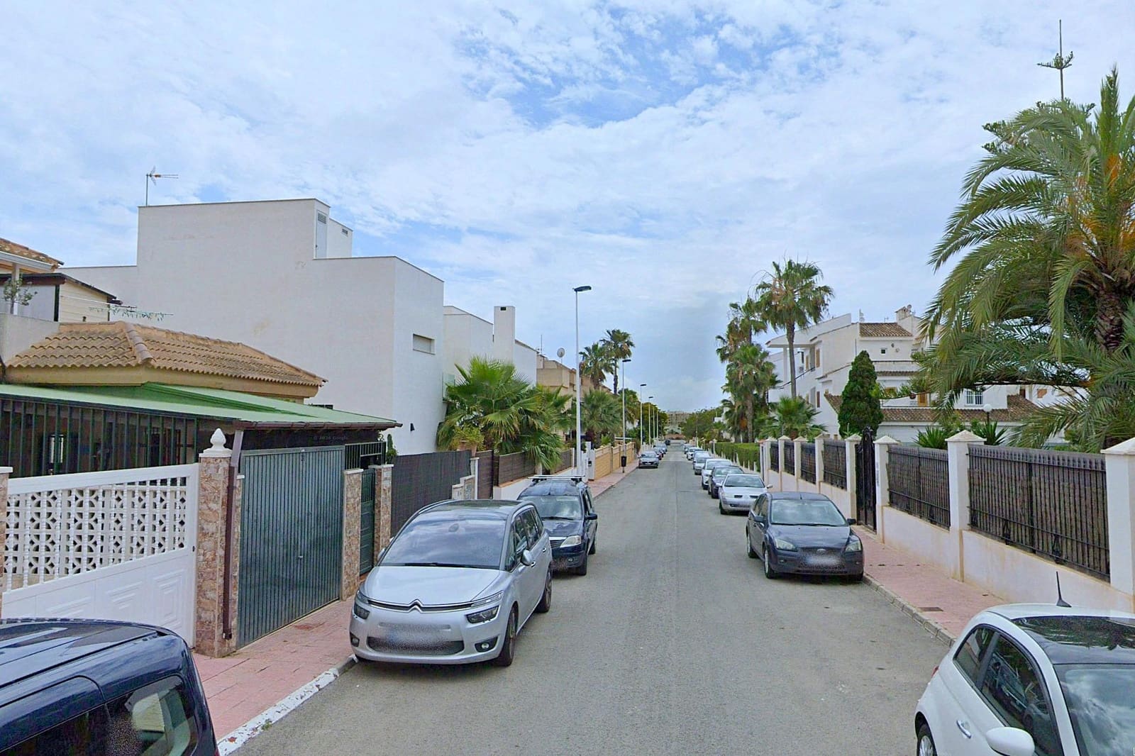 3 soveværelse Villa til salg i Torrevieja med swimmingpool - € 423.000 (Ref: 9980466)