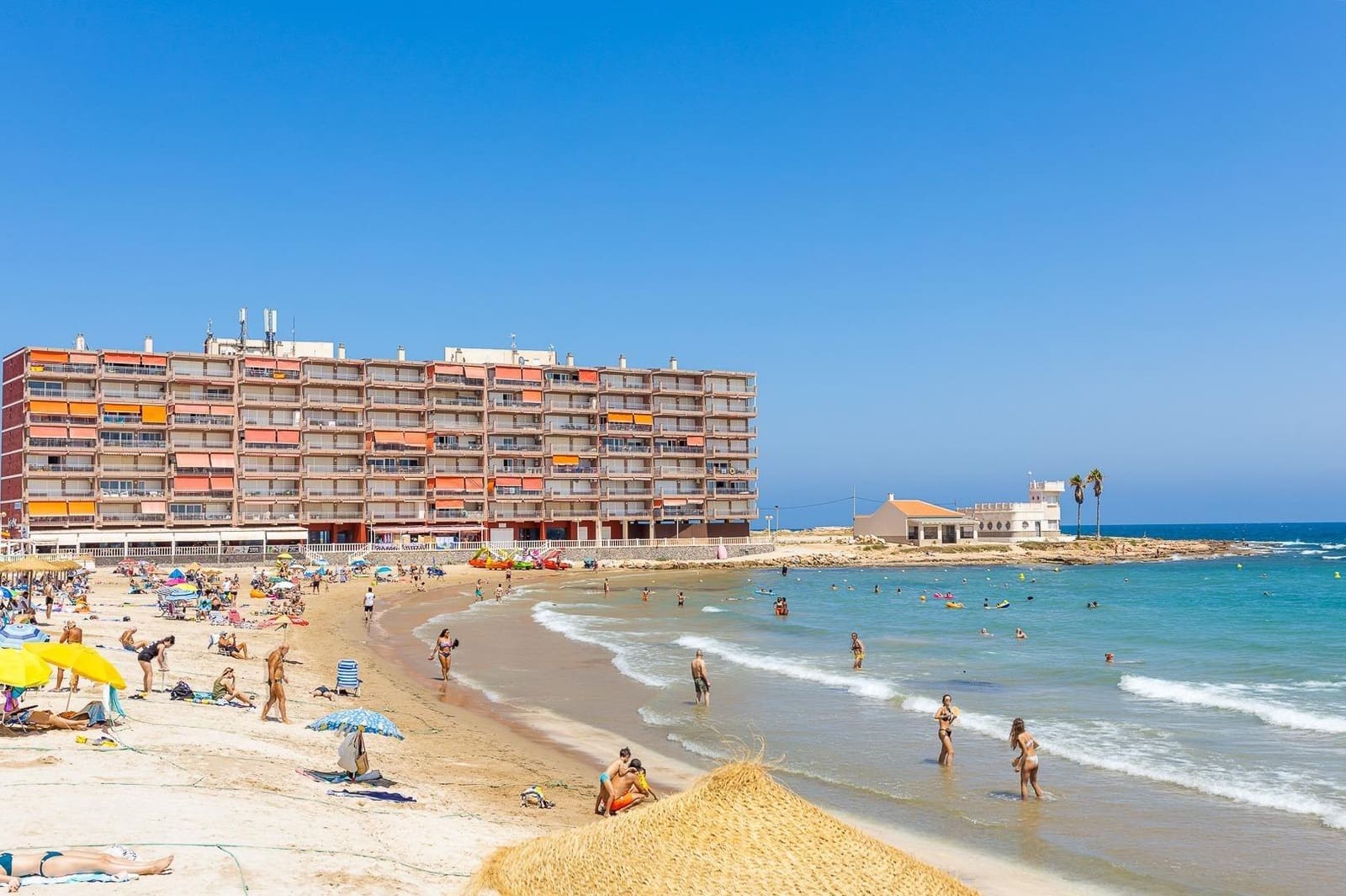 3 soveværelse Villa til salg i Torrevieja med swimmingpool - € 423.000 (Ref: 9980466)