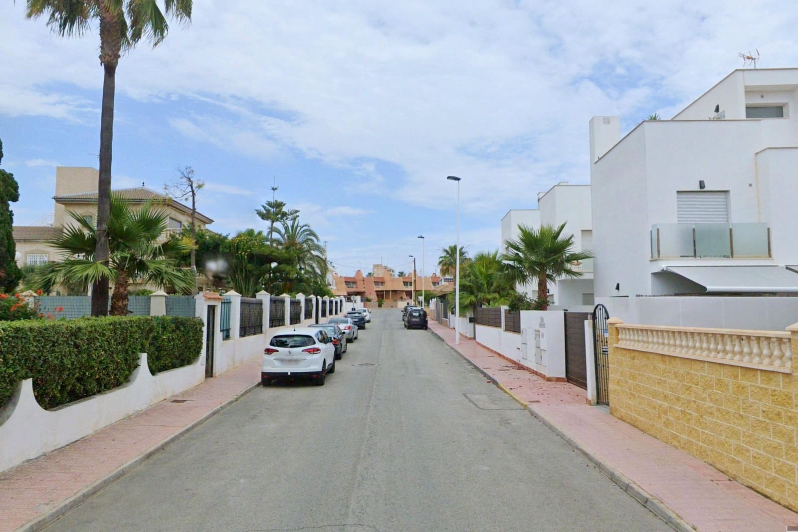 3 soveværelse Villa til salg i Torrevieja med swimmingpool - € 423.000 (Ref: 9980466)