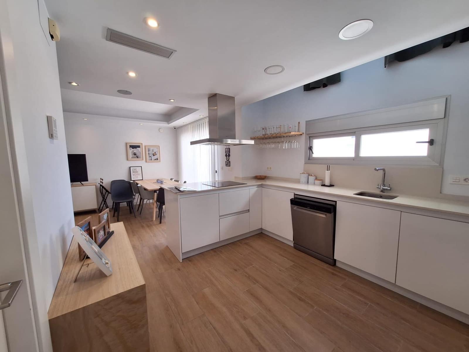 3 soveværelse Villa til salg i Torrevieja med swimmingpool - € 423.000 (Ref: 9980466)