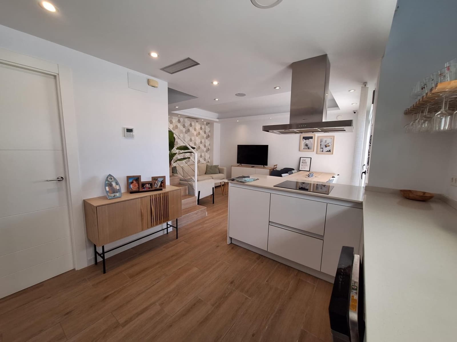 3 soveværelse Villa til salg i Torrevieja med swimmingpool - € 423.000 (Ref: 9980466)