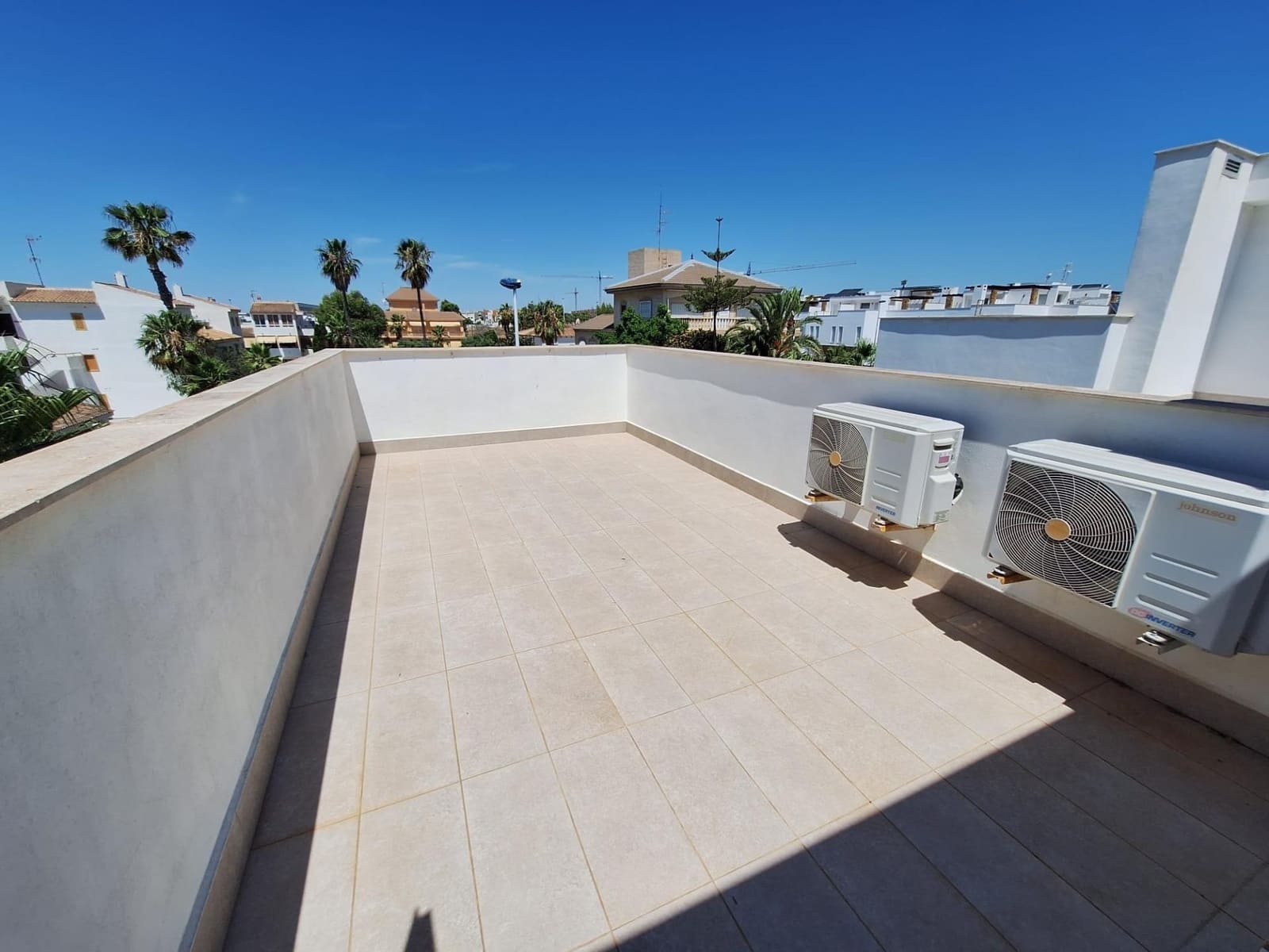 3 soveværelse Villa til salg i Torrevieja med swimmingpool - € 423.000 (Ref: 9980466)