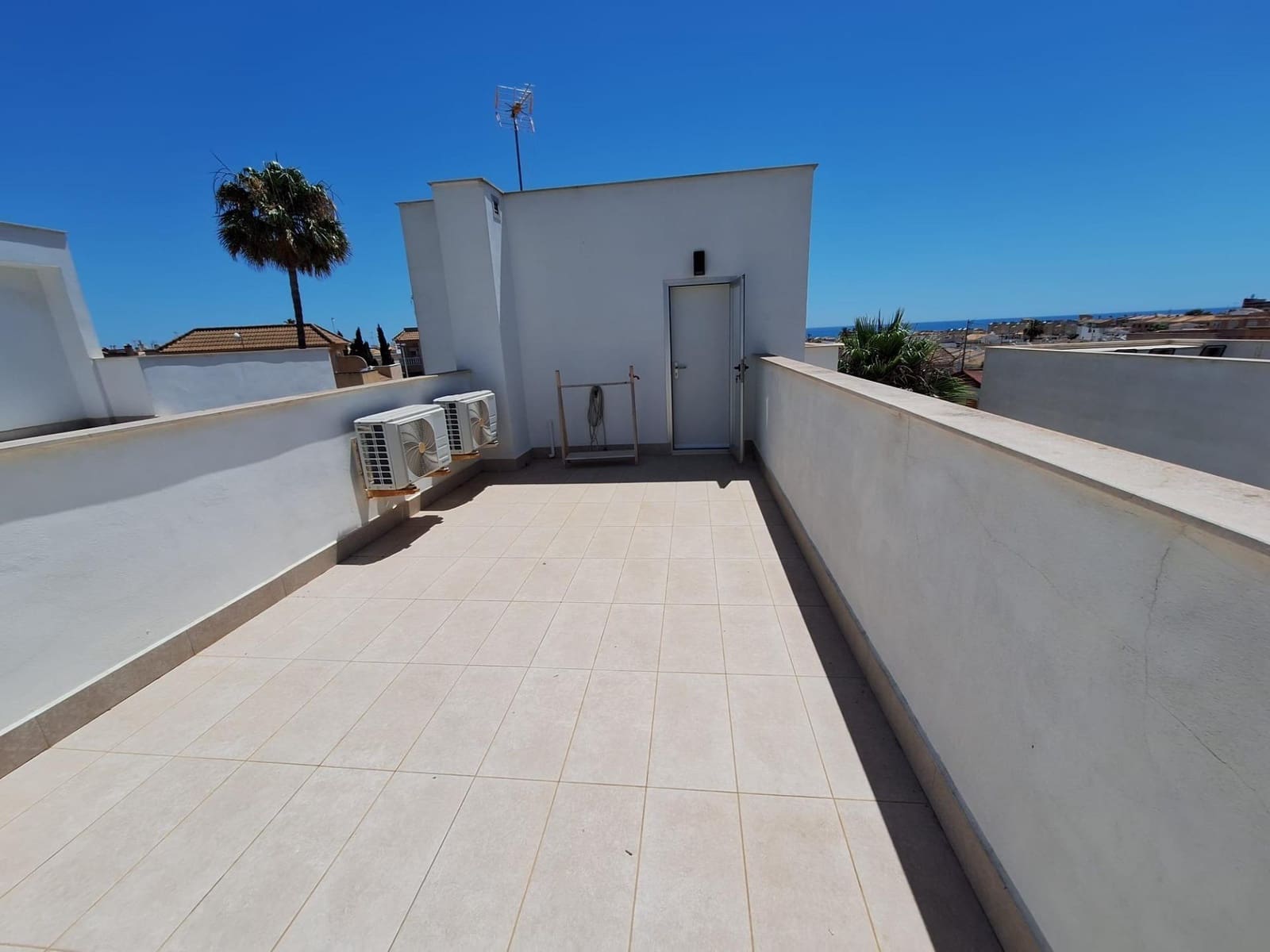 3 soveværelse Villa til salg i Torrevieja med swimmingpool - € 423.000 (Ref: 9980466)