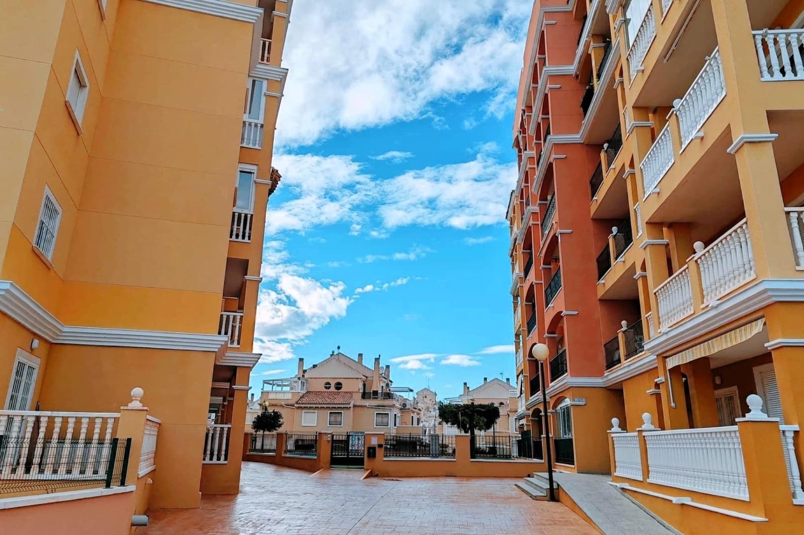 2 bedroom Penthouse for sale in Torrevieja with pool garage - € 186,000 (Ref: 9995142)