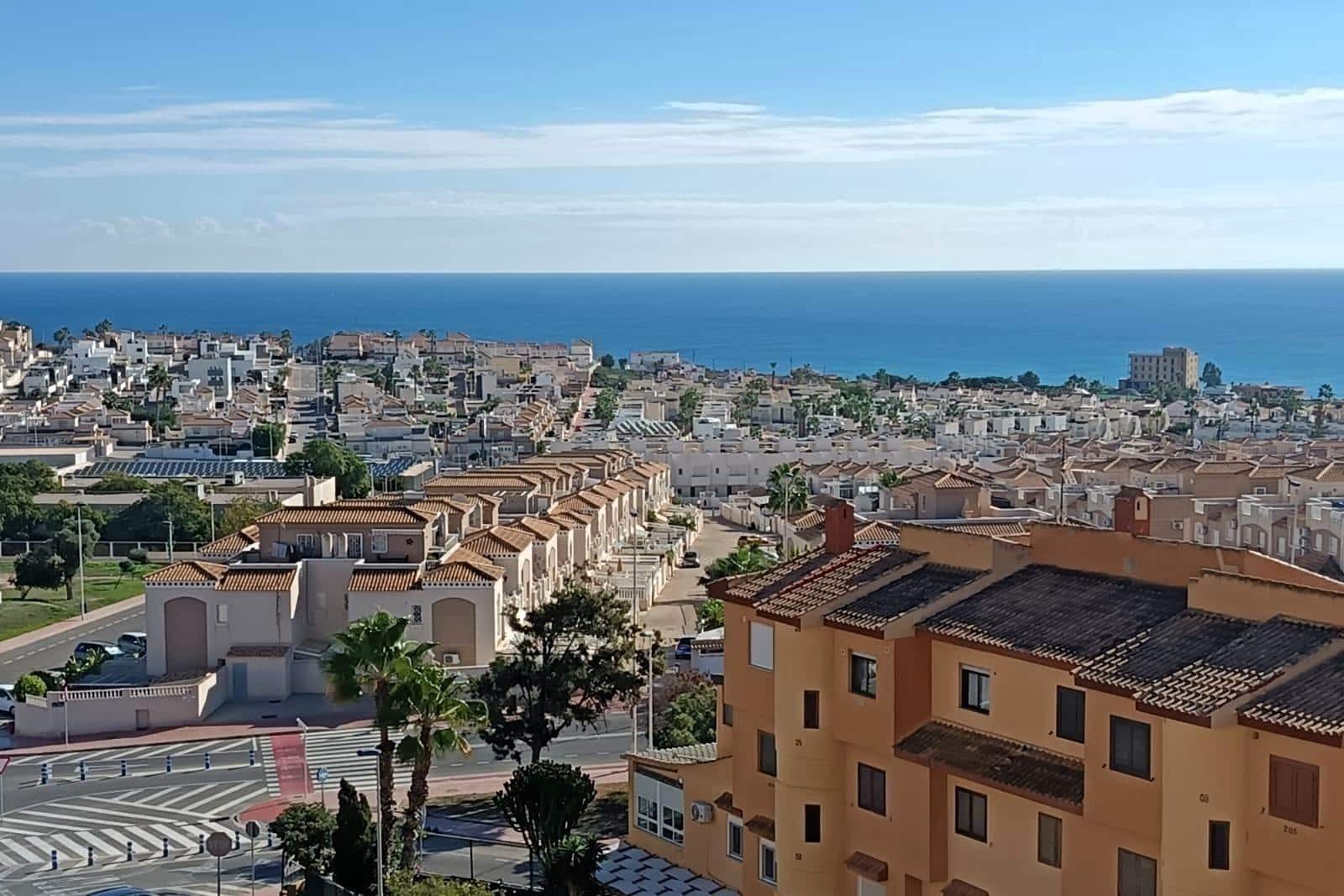 2 bedroom Penthouse for sale in Torrevieja with pool garage - € 186,000 (Ref: 9995142)