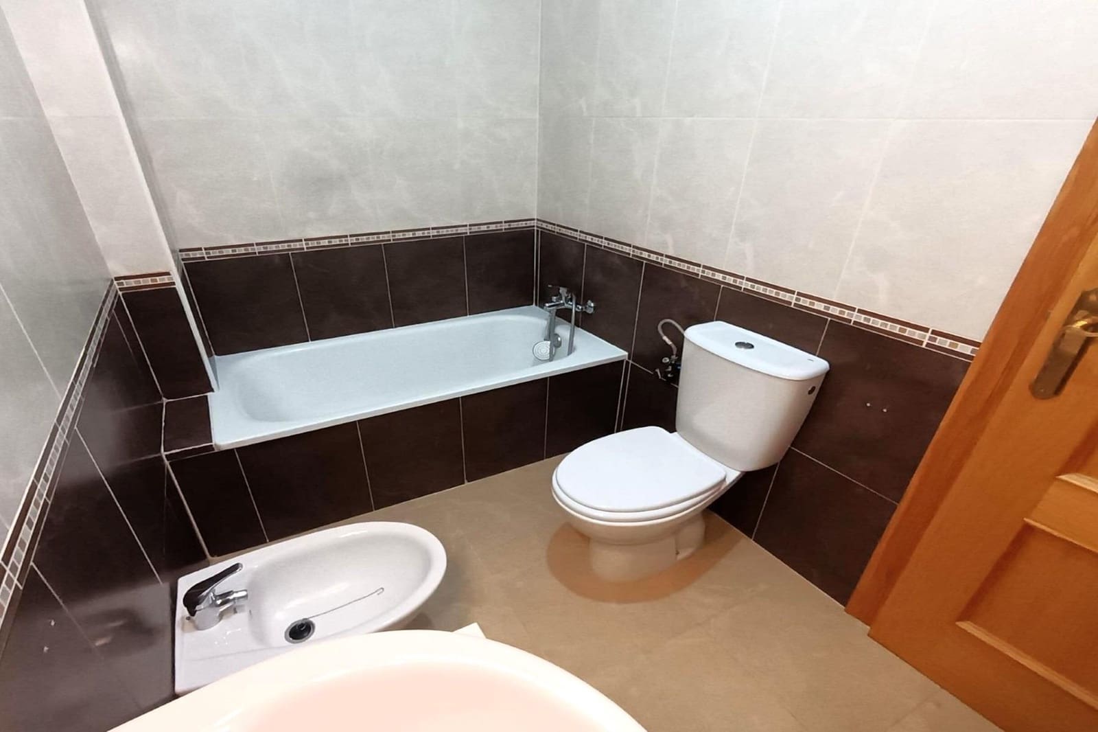 2 bedroom Penthouse for sale in Torrevieja with pool garage - € 186,000 (Ref: 9995142)
