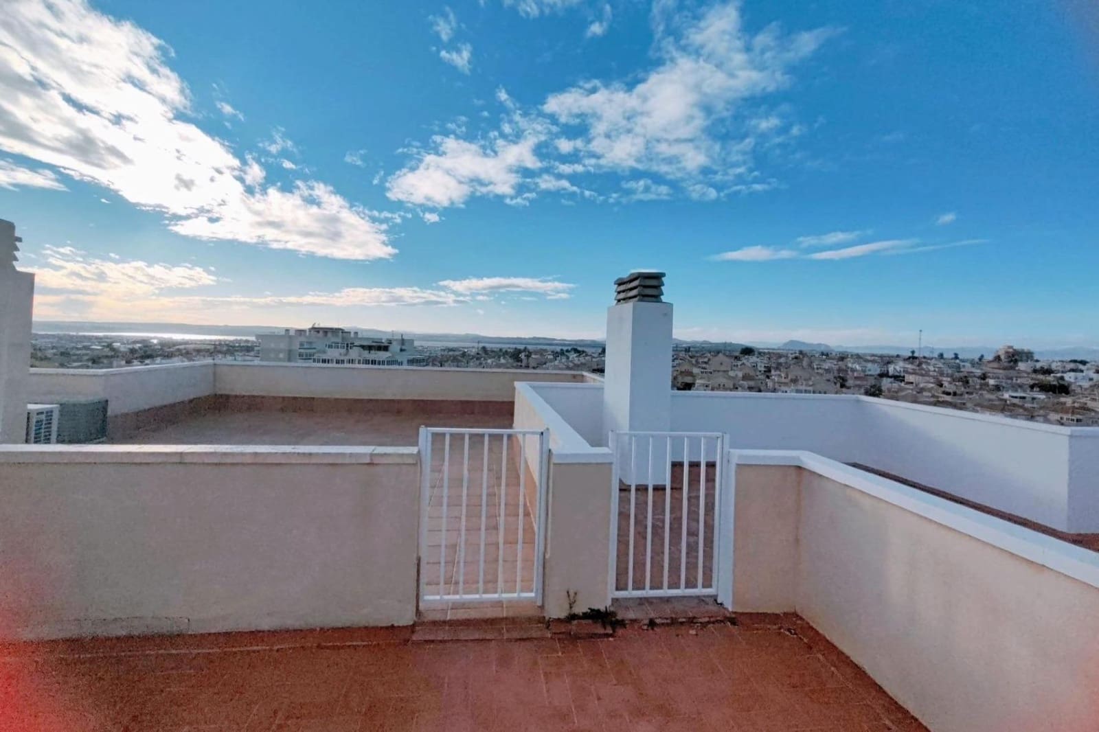 2 bedroom Penthouse for sale in Torrevieja with pool garage - € 186,000 (Ref: 9995142)