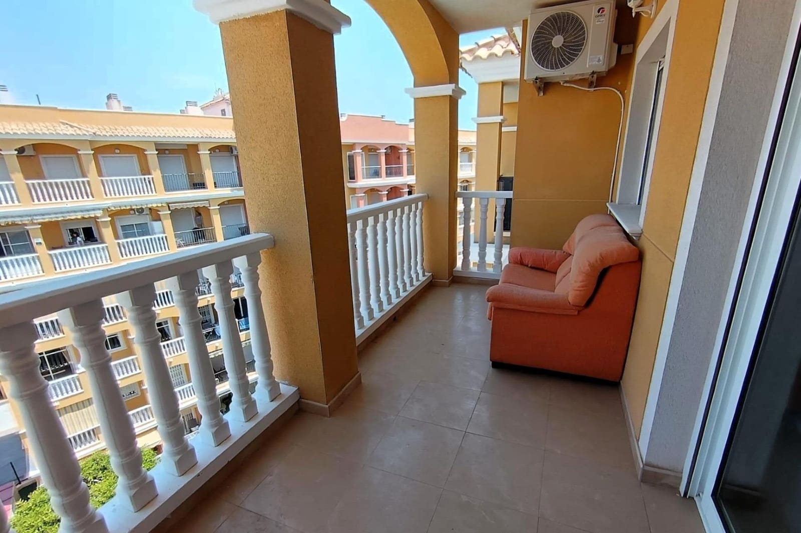 2 bedroom Penthouse for sale in Torrevieja with pool garage - € 186,000 (Ref: 9995142)