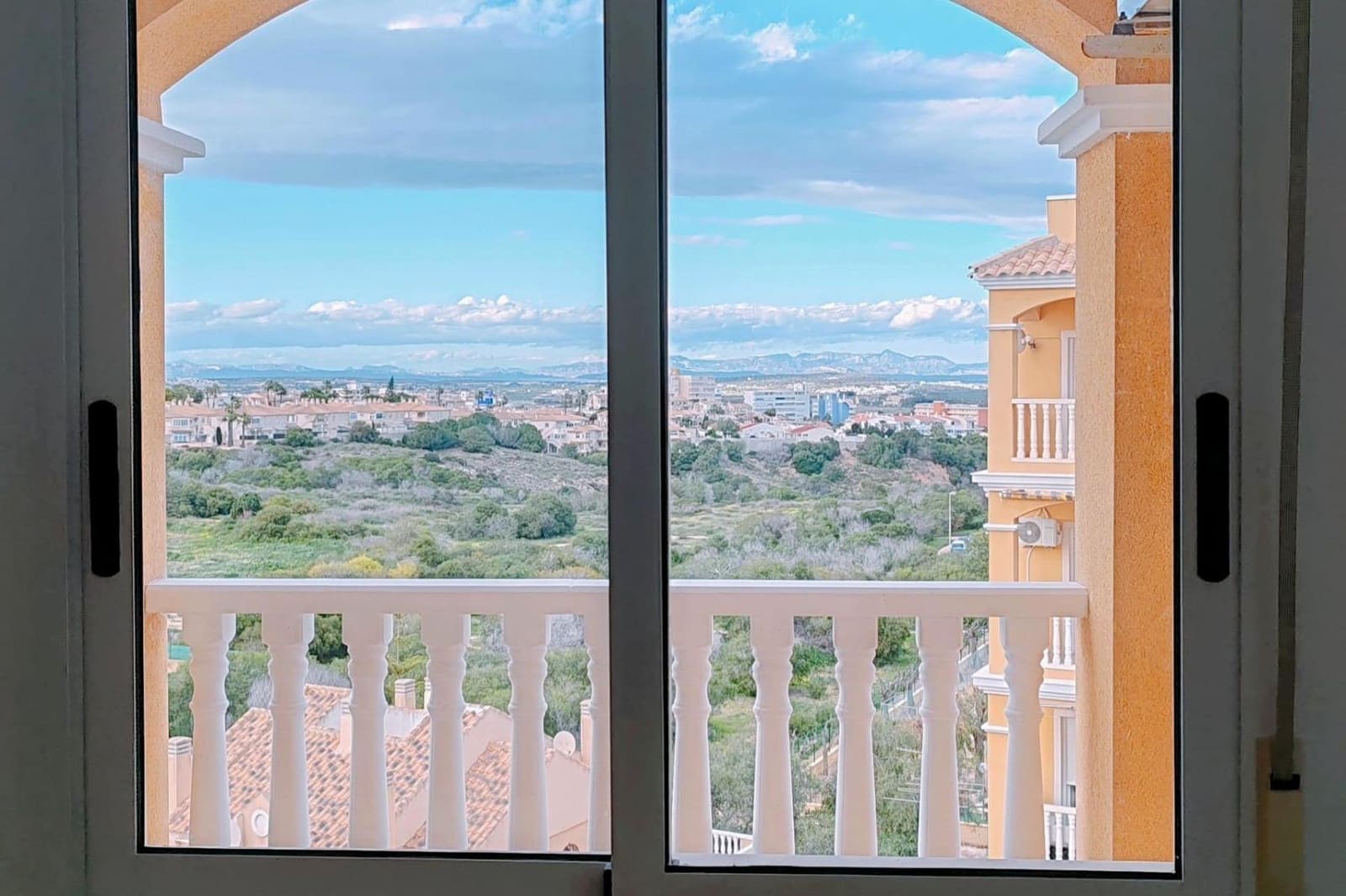 2 bedroom Penthouse for sale in Torrevieja with pool garage - € 186,000 (Ref: 9995142)