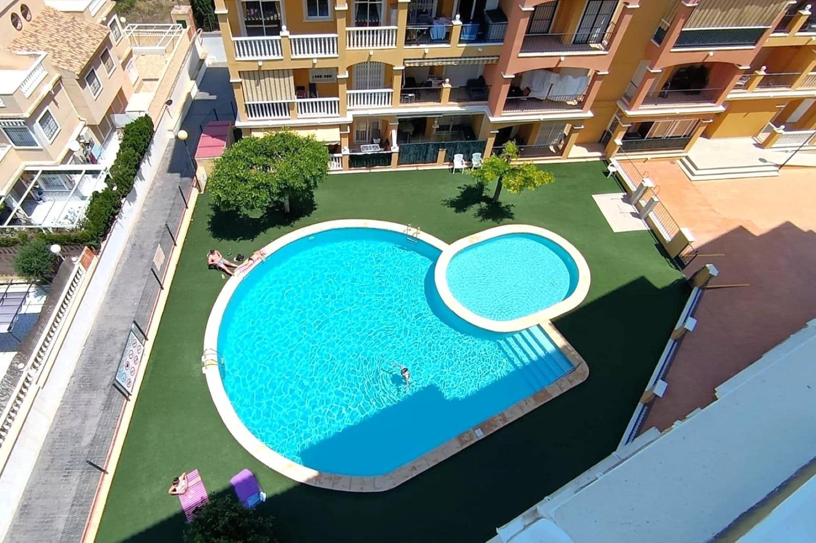 2 bedroom Penthouse for sale in Torrevieja with pool garage - € 186,000 (Ref: 9995142)