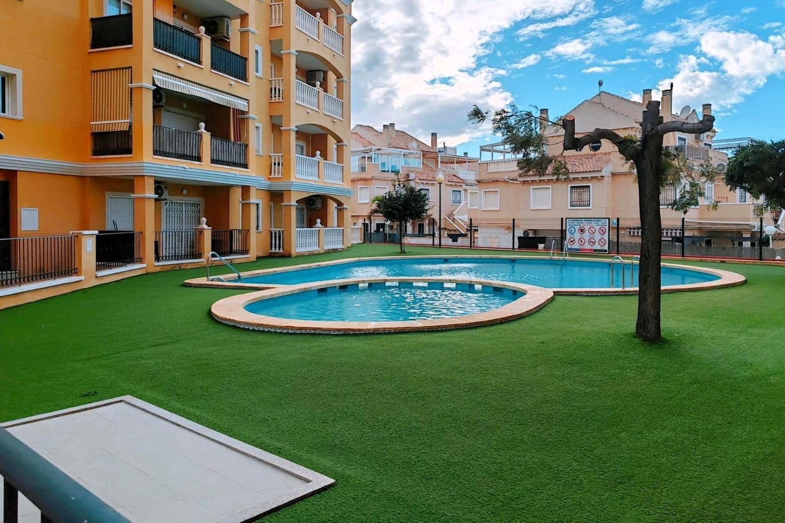 2 bedroom Penthouse for sale in Torrevieja with pool garage - € 186,000 (Ref: 9995142)