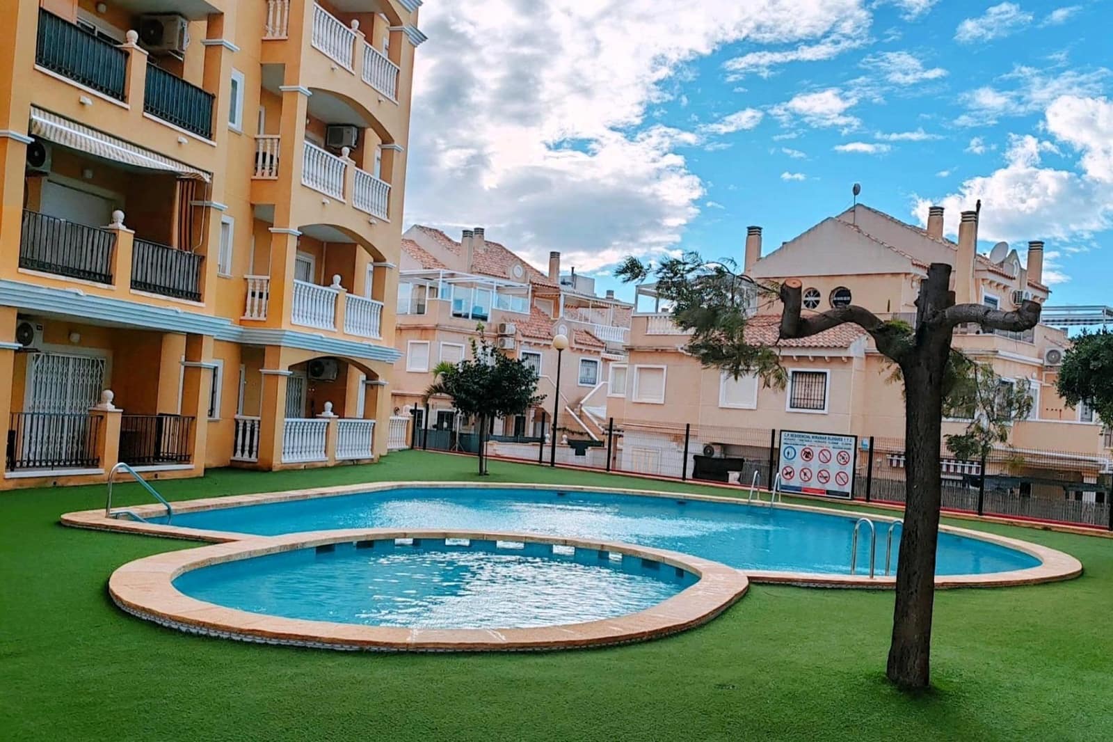 2 bedroom Penthouse for sale in Torrevieja with pool garage - € 186,000 (Ref: 9995142)