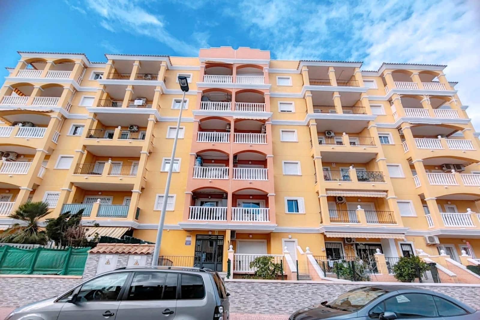 2 bedroom Penthouse for sale in Torrevieja with pool garage - € 186,000 (Ref: 9995142)
