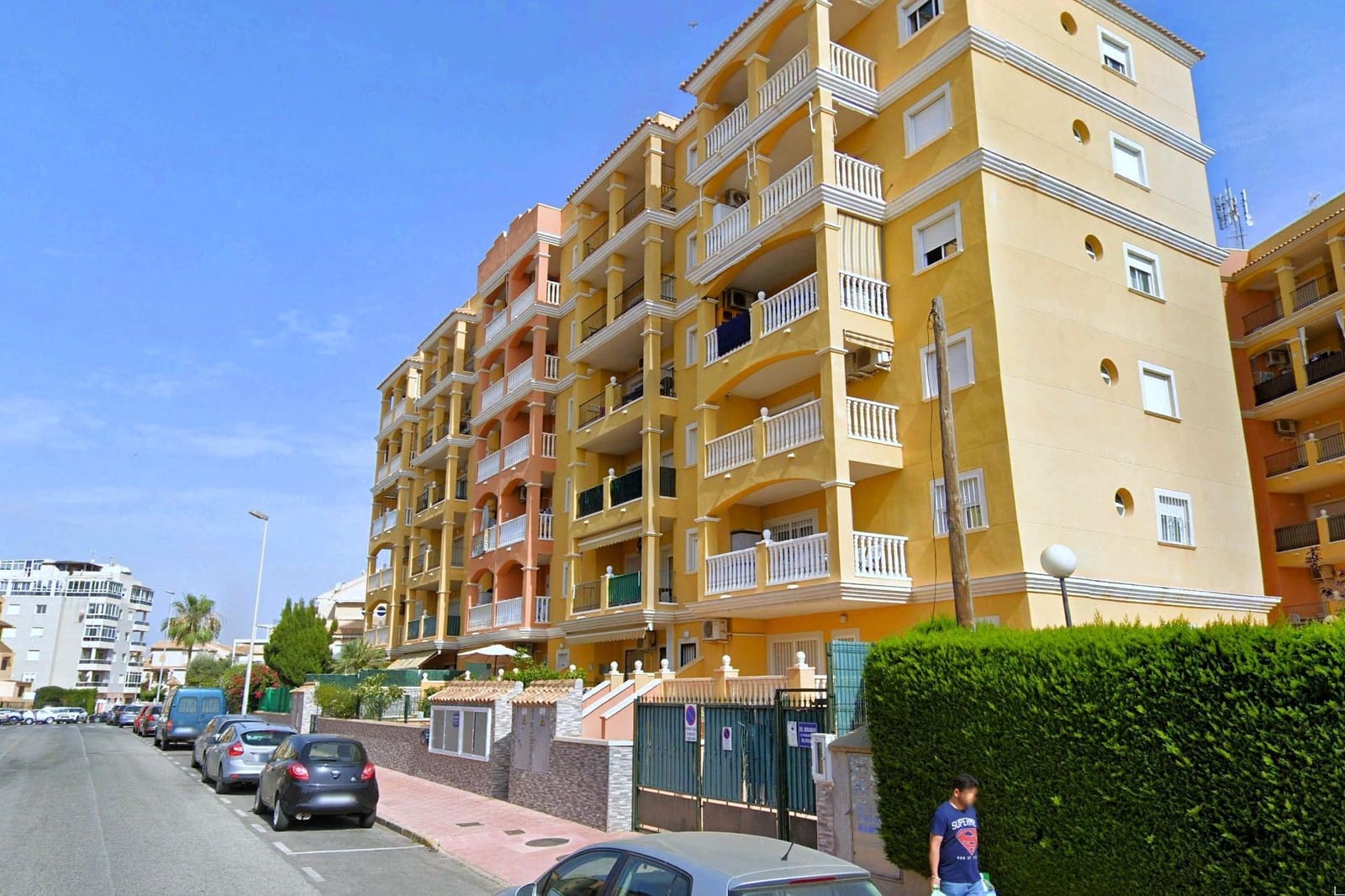 2 bedroom Penthouse for sale in Torrevieja with pool garage - € 186,000 (Ref: 9995142)