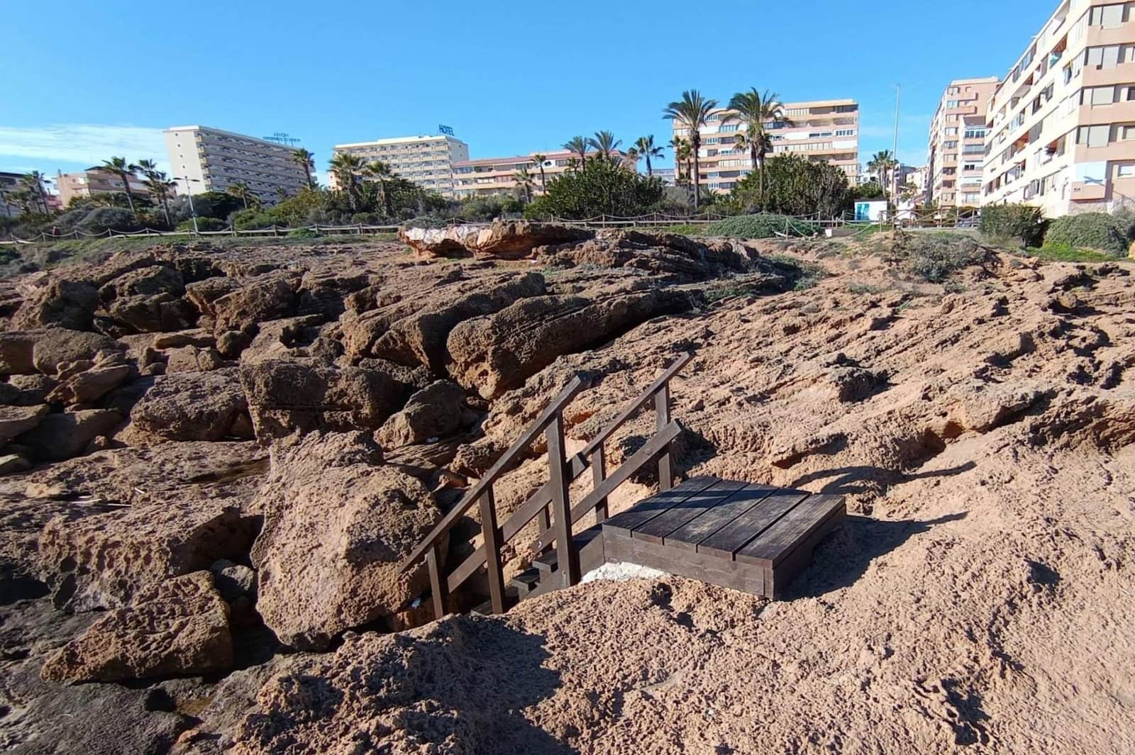 2 bedroom Penthouse for sale in Torrevieja with pool garage - € 186,000 (Ref: 9995142)