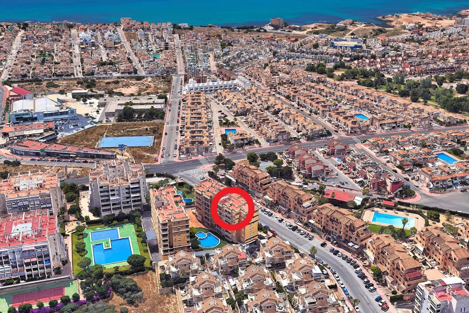 2 bedroom Penthouse for sale in Torrevieja with pool garage - € 186,000 (Ref: 9995142)