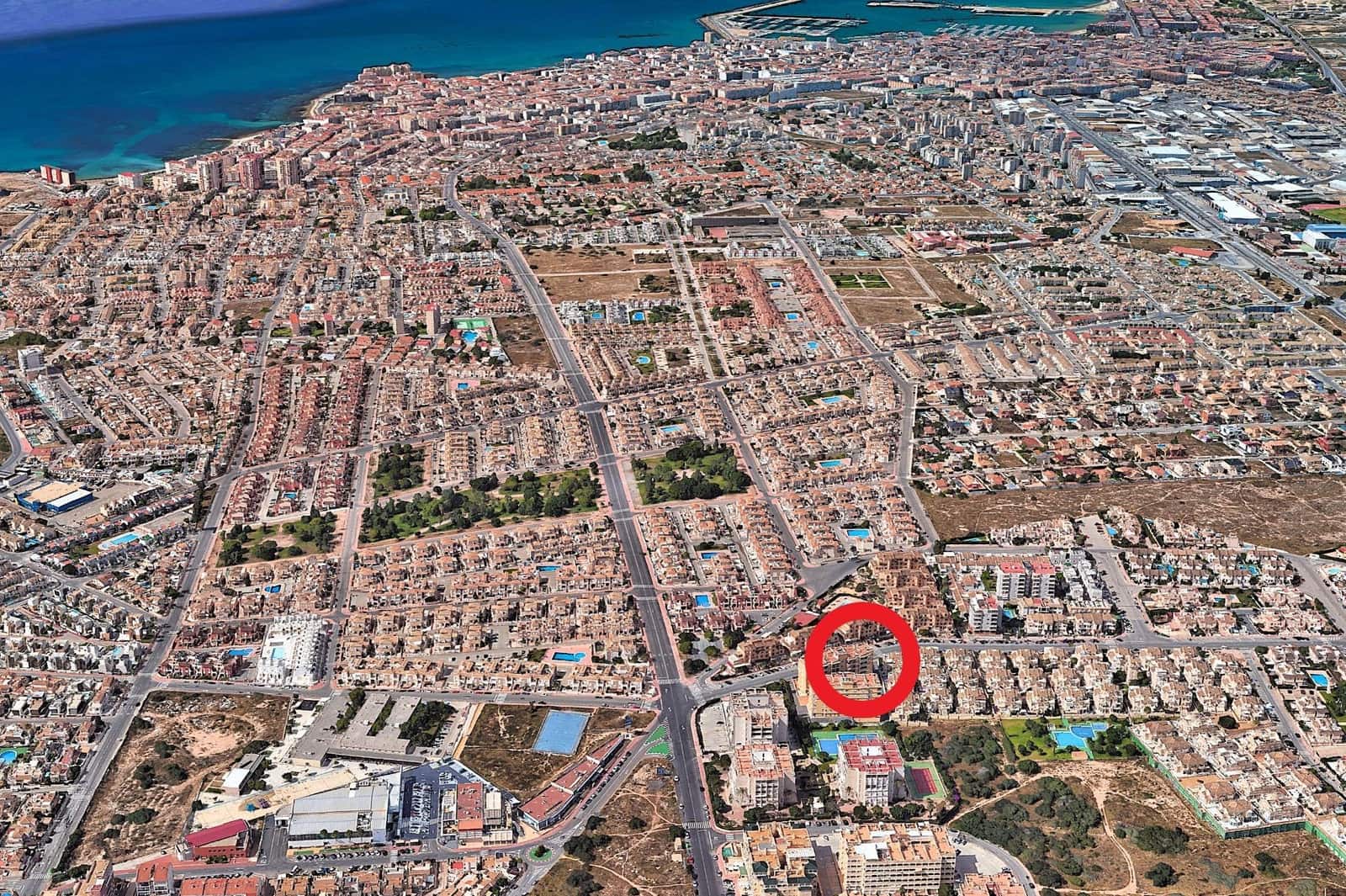 2 bedroom Penthouse for sale in Torrevieja with pool garage - € 186,000 (Ref: 9995142)