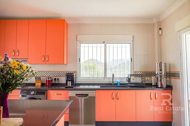 4 soveværelse Villa til salg i Canillas de Aceituno med swimmingpool garage - € 899.000 (Ref: 10046651)