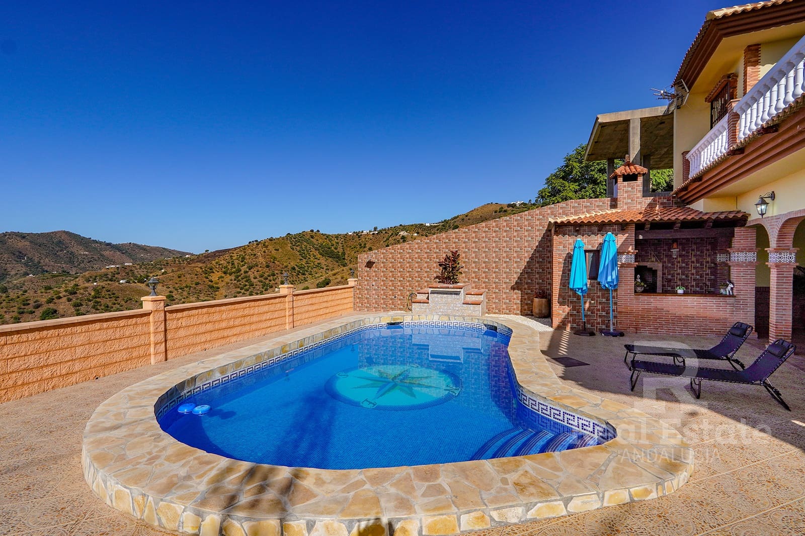 6 soveværelse Villa til leje i Corumbela med swimmingpool garage - € 1.650 (Ref: 10062959)